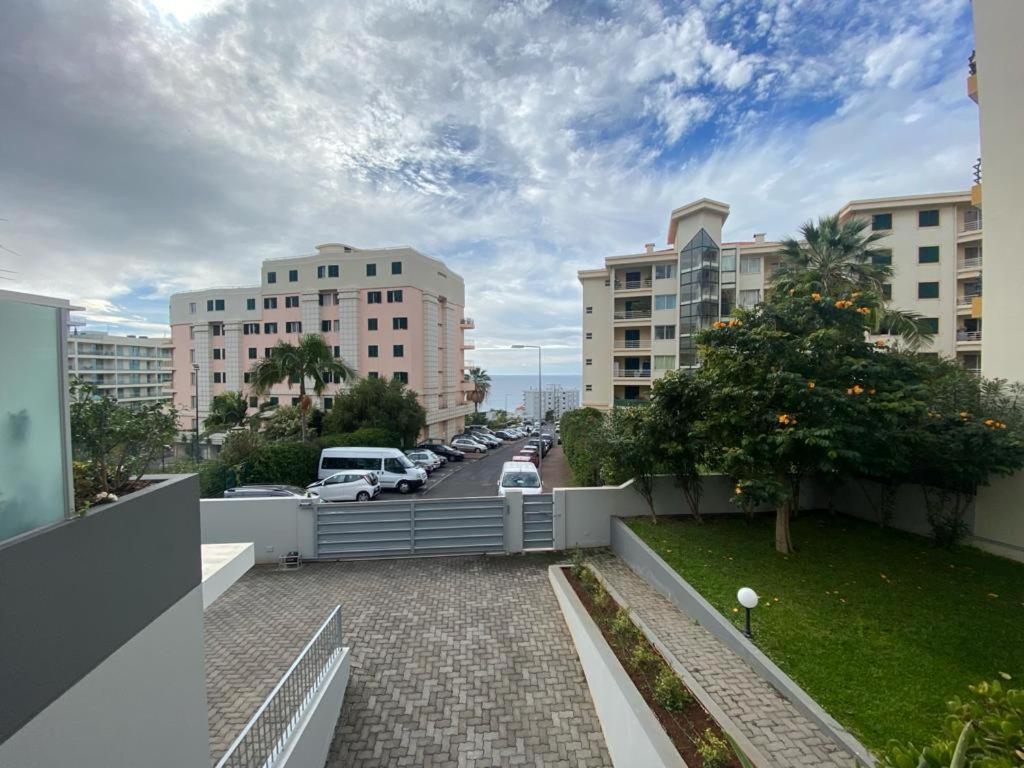 Elephant 2Br Apartment With Terrace, Side Sea View And Pool Access Funchal  Exterior foto